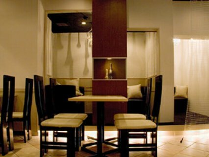 champagne Dining Rain