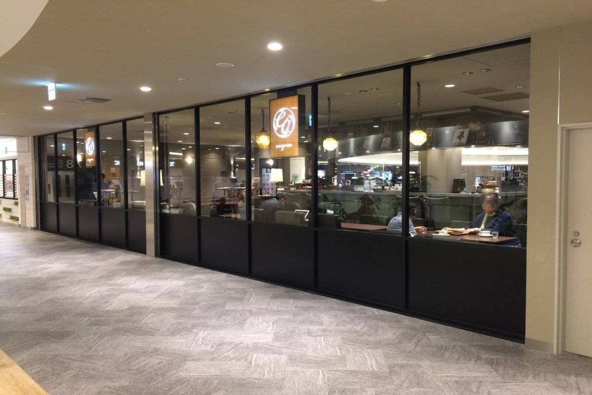 イー・エー・グラン　ペリエ千葉店の写真 1