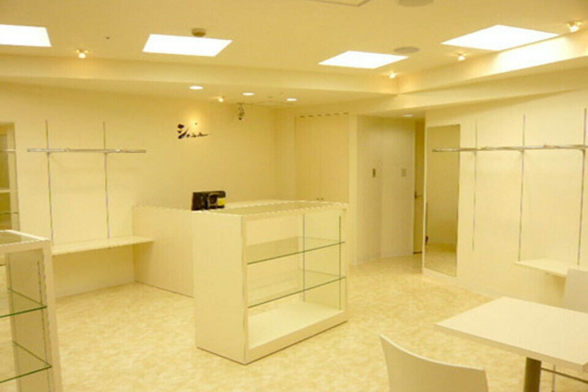 シャルル 横須賀店の写真 1