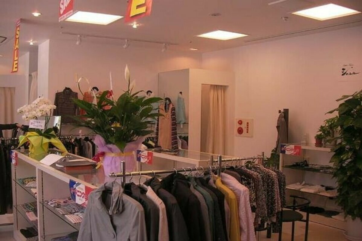 シャルル 上大岡店の写真 1