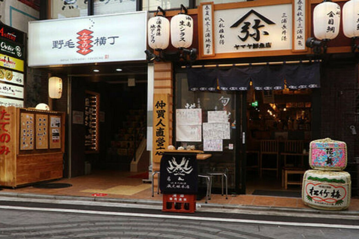 仲買人直営店 ヤマヤ鮮魚店の写真 3