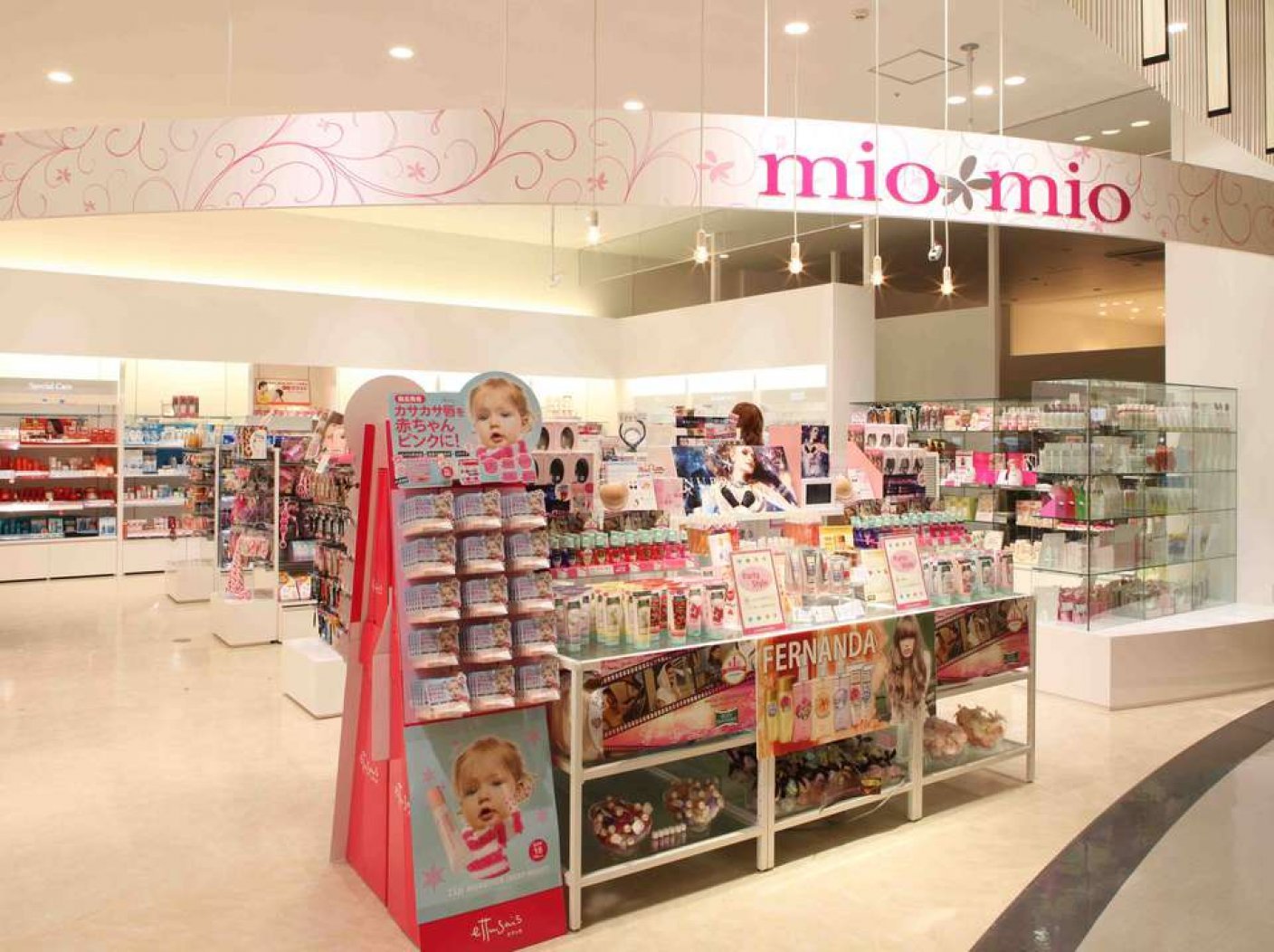 MIOMIO イオンレイクタウン店の写真 1