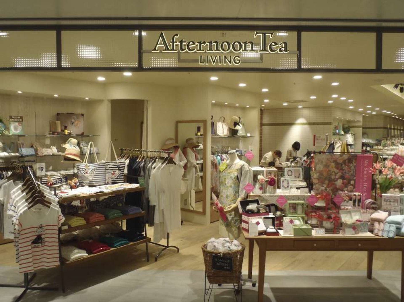 AfternoonTea TeaRoom+Living 相鉄ジョイナス店の写真 1